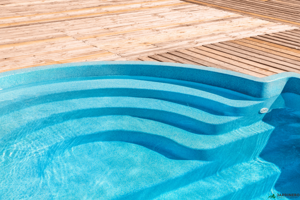 Soluciones en fibra de vidrio para piscinas: reparación, matricería y revestimiento duradero