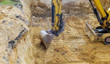 Nivelación de terreno para construir una piscina: qué tener en cuenta