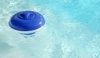 Qué es un clorinador de piscina y cómo funciona